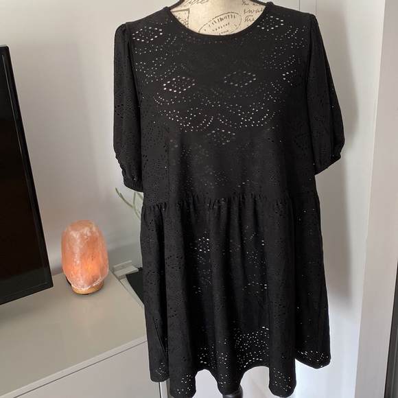 NWOT - Puff sleeves broderie black blouse - Picture 2 of 7